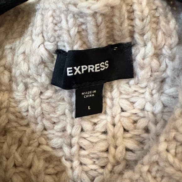 Express Textured Knit Sweater in Light Gray - Picture 4 of 7